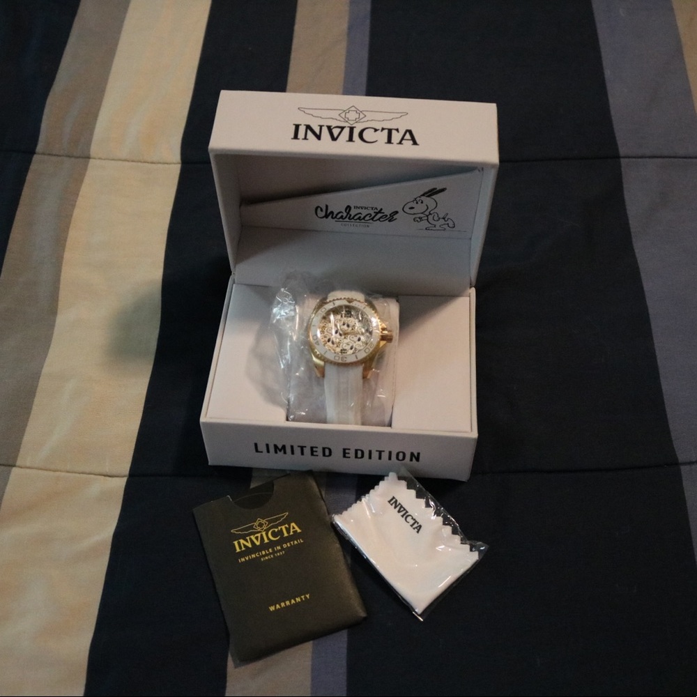Invicta Character Collection Rare “Limited Edition” Snoopy Watch.